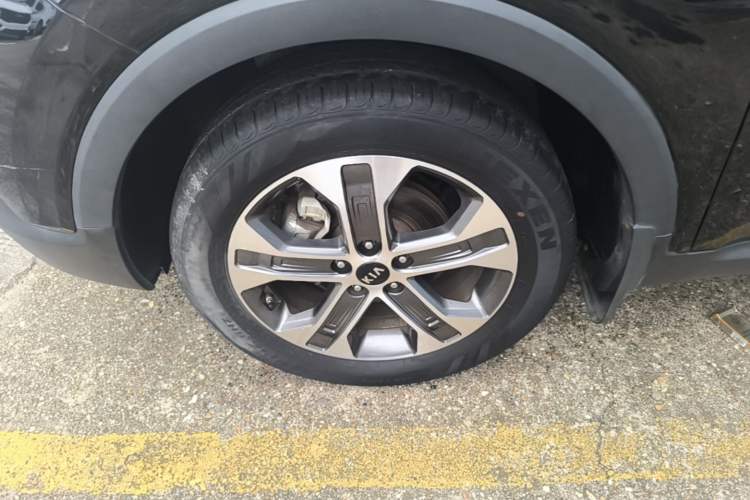 Used Kia Sportage R 2019 2.0L Automatic Smart Luxury Edition Left Front Wheel Hub