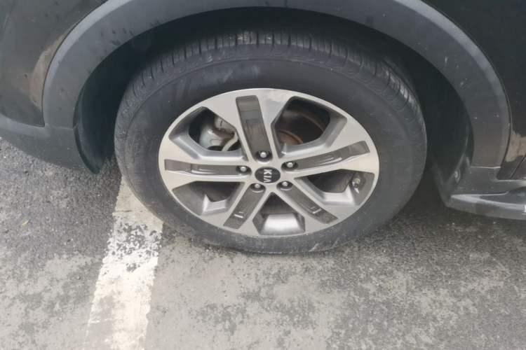 Used Kia Sportage R 2019 2.0L Automatic Smart Luxury Edition Left Front Wheel Hub