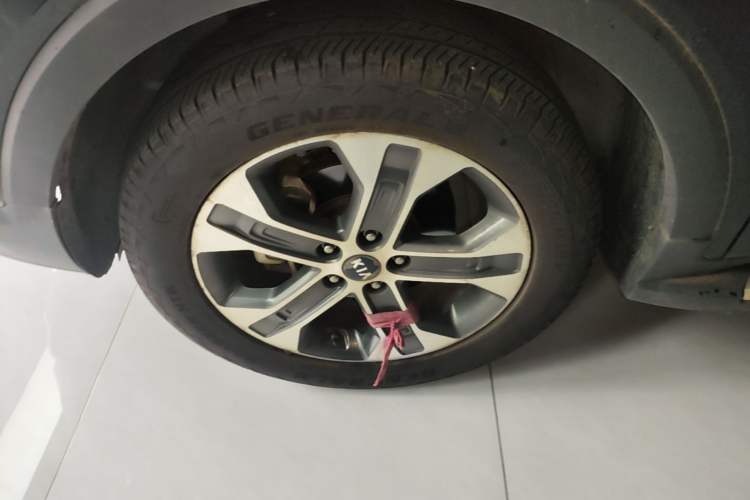 Used Kia Sportage R 2019 2.0L Automatic Smart Luxury Edition Left Front Wheel Hub