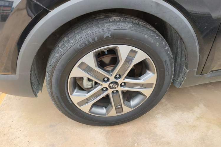 Used Kia Sportage R 2019 2.0L Automatic Smart Luxury Edition Left Front Wheel Hub