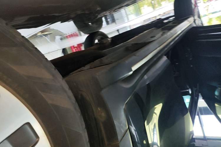 Used Kia Sportage R 2019 2.0L Automatic Smart Luxury Edition Left Side Sill