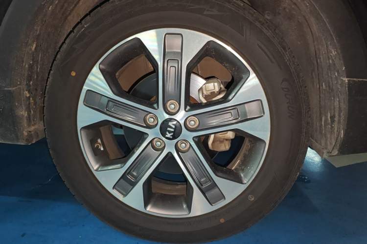 Used Kia Sportage R 2019 2.0L Automatic Smart Luxury Edition Right Front Wheel Hub