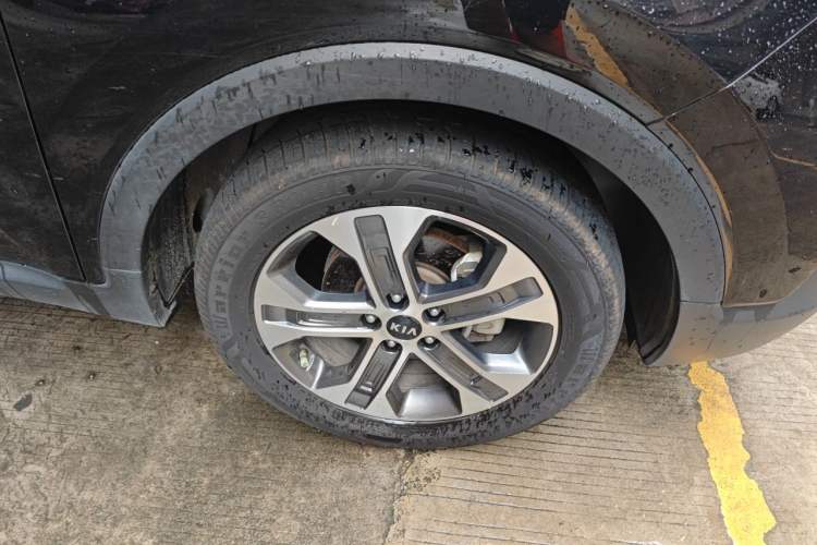 Used Kia Sportage R 2019 2.0L Automatic Smart Luxury Edition Right Front Wheel Hub