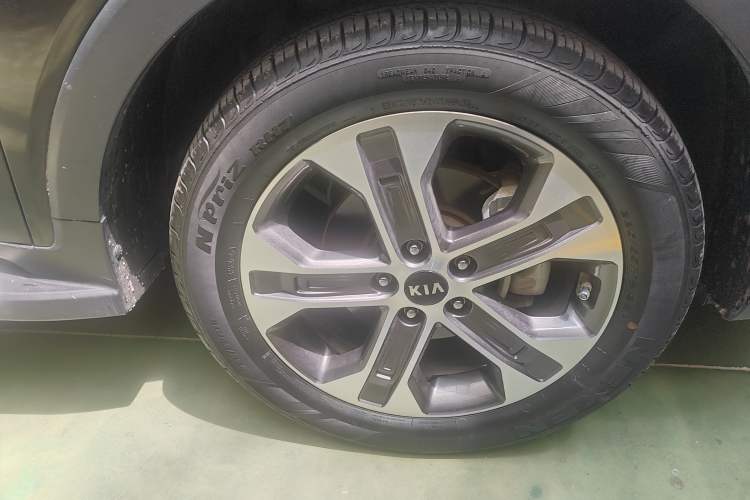 Used Kia Sportage R 2019 2.0L Automatic Smart Luxury Edition Right Front Wheel Hub