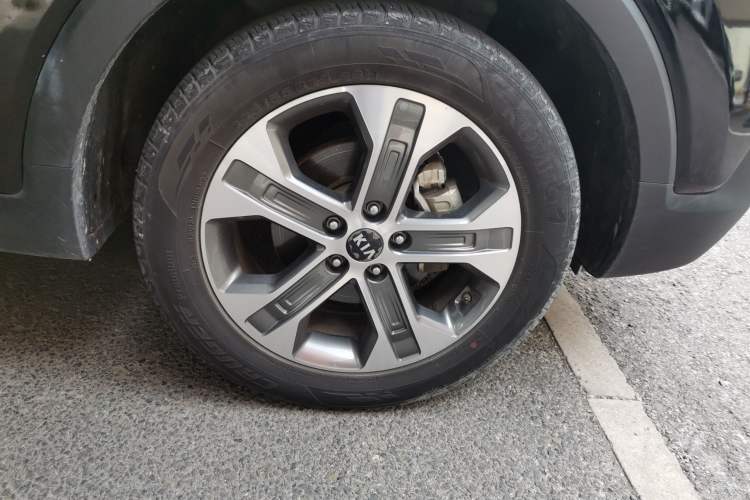 Used Kia Sportage R 2019 2.0L Automatic Smart Luxury Edition Right Front Wheel Hub