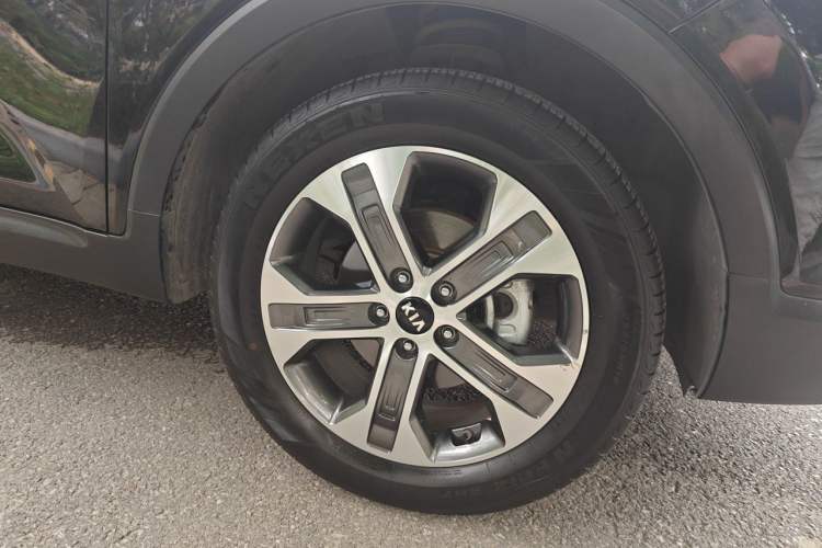 Used Kia Sportage R 2019 2.0L Automatic Smart Luxury Edition Right Front Wheel Hub