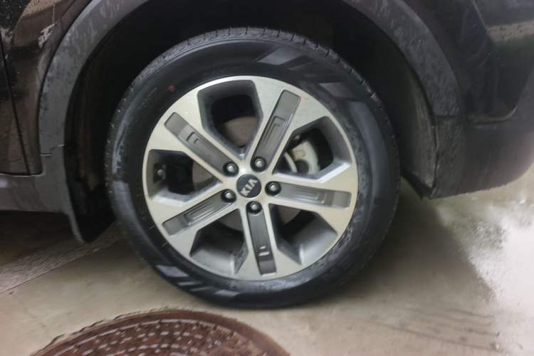 Used Kia Sportage R 2019 2.0L Automatic Smart Luxury Edition Right Front Wheel Hub