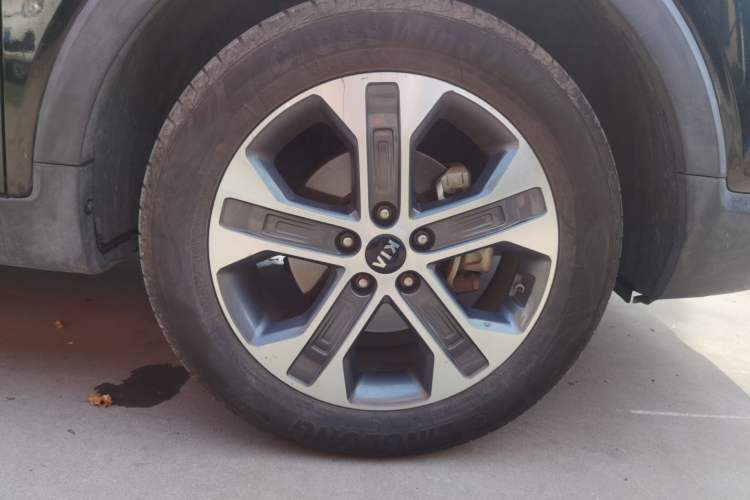 Used Kia Sportage R 2019 2.0L Automatic Smart Luxury Edition Right Front Wheel Hub