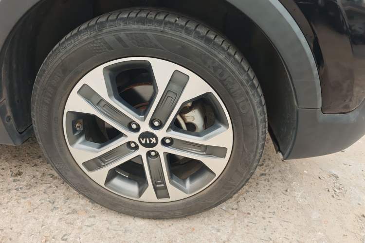 Used Kia Sportage R 2019 2.0L Automatic Smart Luxury Edition Right Front Wheel Hub