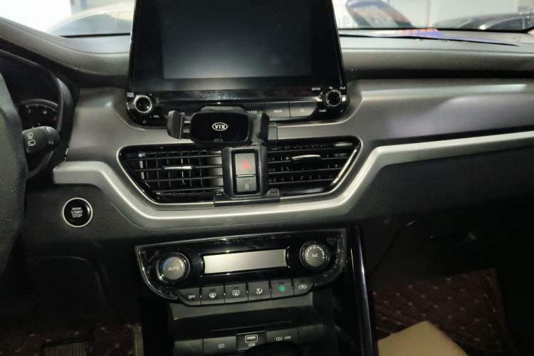 Used Kia Sportage R 2019 2.0L Automatic Smart Luxury Edition Audio And AC Panel