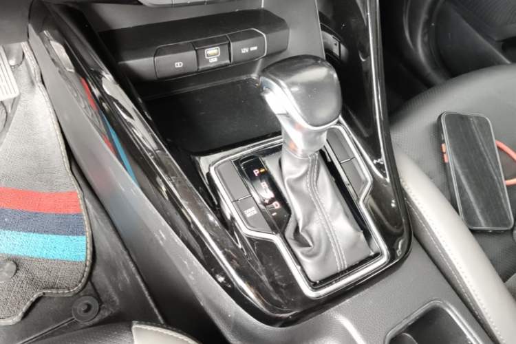 Used Kia Sportage R 2019 2.0L Automatic Smart Luxury Edition Gear Lever