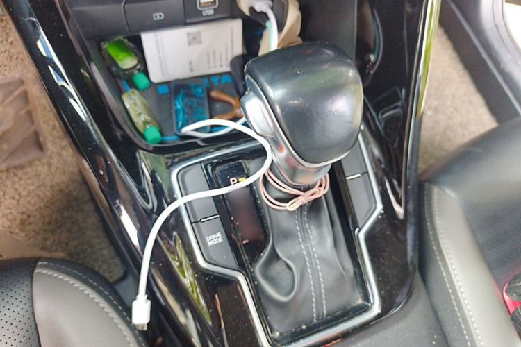 Used Kia Sportage R 2019 2.0L Automatic Smart Luxury Edition Gear Lever