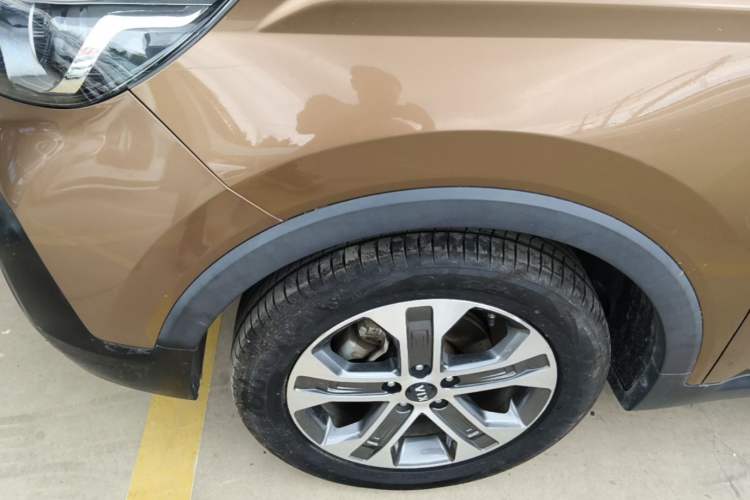 Used Kia Sportage R 2019 2.0L Automatic Smart Luxury Edition Left Front Wheel Hub