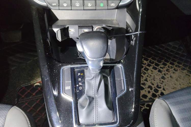 Used Kia Sportage R 2019 2.0L Automatic Smart Luxury Edition Gear Lever