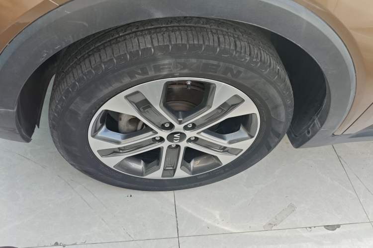 Used Kia Sportage R 2019 2.0L Automatic Smart Luxury Edition Left Front Wheel Hub