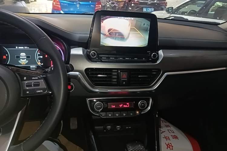 Used Kia Sportage R 2019 2.0L Automatic Smart Luxury Edition Audio And AC Panel