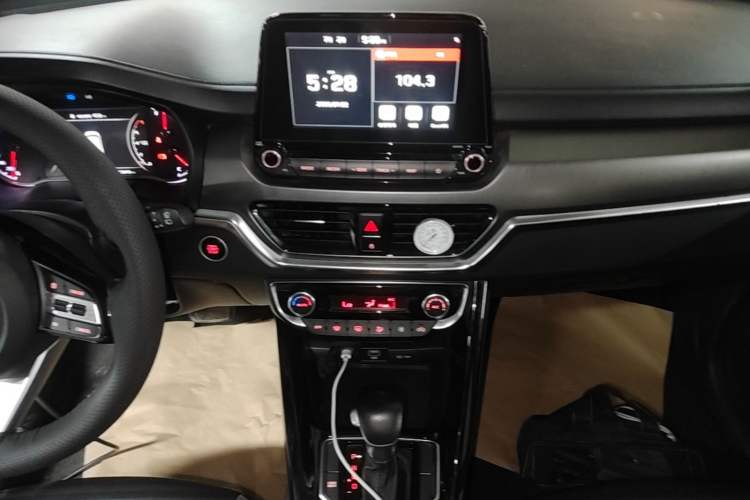 Used Kia Sportage R 2019 2.0L Automatic Smart Luxury Edition Audio And AC Panel