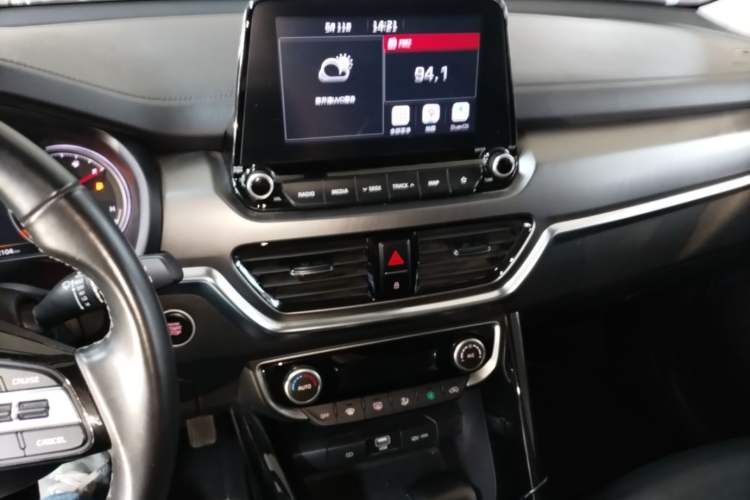 Used Kia Sportage R 2019 2.0L Automatic Smart Luxury Edition Audio And AC Panel