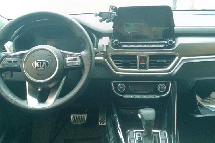 Used Kia Sportage R 2019 2.0L Automatic Smart Luxury Edition Center Console