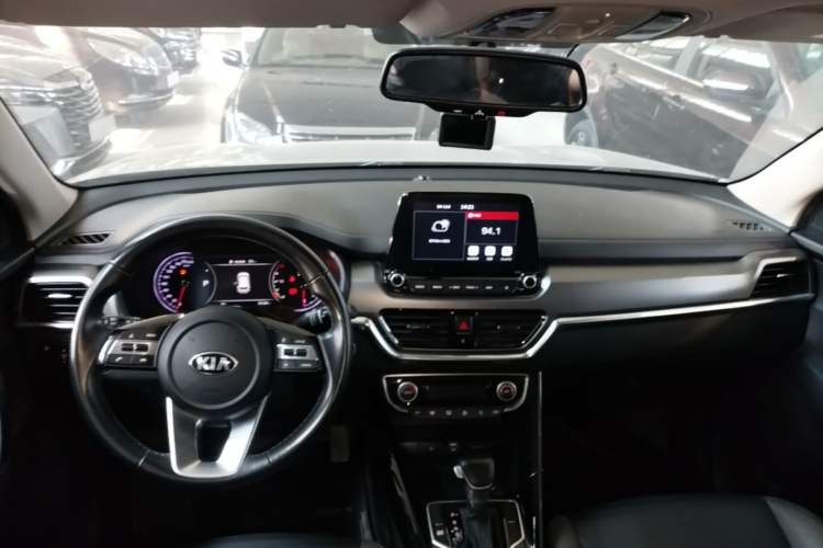 Used Kia Sportage R 2019 2.0L Automatic Smart Luxury Edition Center Console