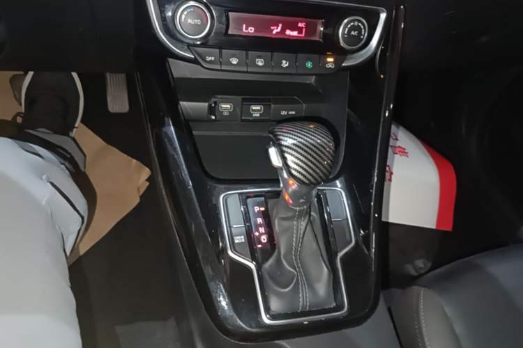 Used Kia Sportage R 2019 2.0L Automatic Smart Luxury Edition Gear Lever