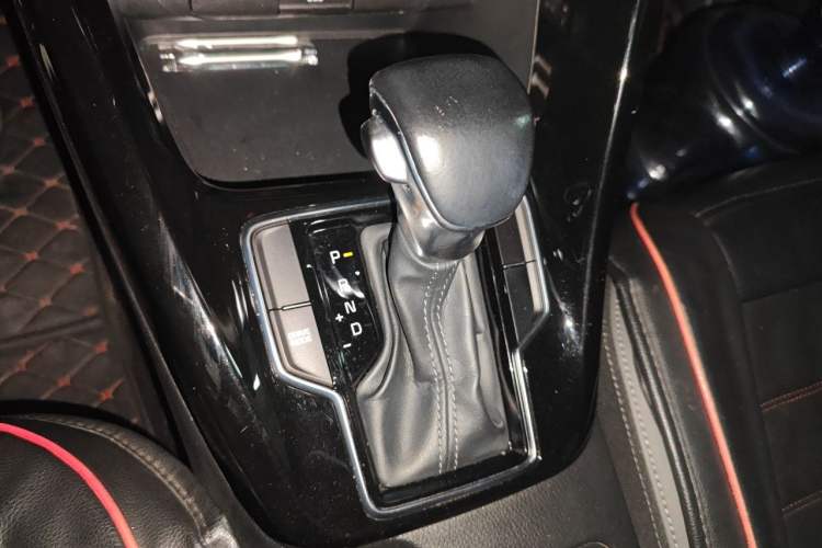 Used Kia Sportage R 2019 2.0L Automatic Smart Luxury Edition Gear Lever