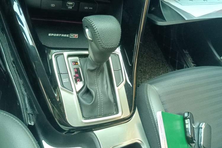Used Kia Sportage R 2019 2.0L Automatic Smart Luxury Edition Gear Lever