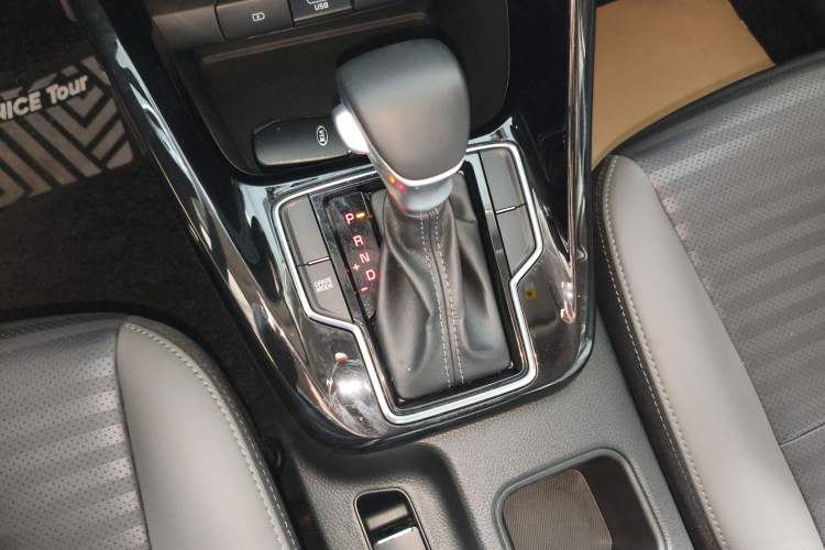 Used Kia Sportage R 2019 2.0L Automatic Smart Luxury Edition Gear Lever