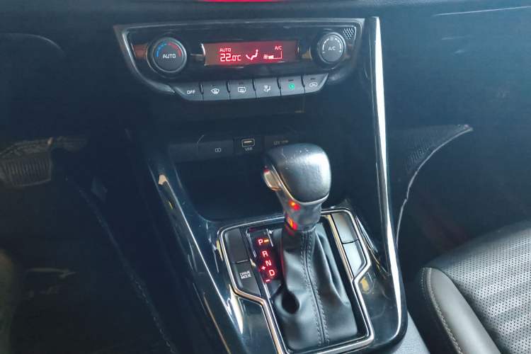 Used Kia Sportage R 2019 2.0L Automatic Smart Luxury Edition Gear Lever