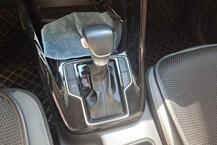 Used Kia Sportage R 2019 2.0L Automatic Smart Luxury Edition Gear Lever