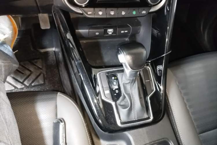 Used Kia Sportage R 2019 2.0L Automatic Smart Luxury Edition Gear Lever