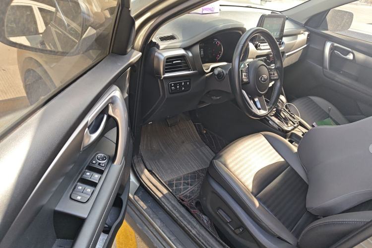Used Kia Sportage R 2019 2.0L Automatic Smart Luxury Edition Interior 3