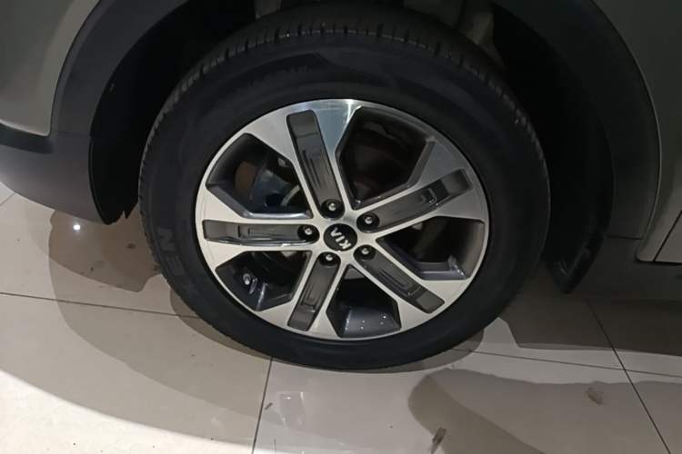 Used Kia Sportage R 2019 2.0L Automatic Smart Luxury Edition Left Front Wheel Hub