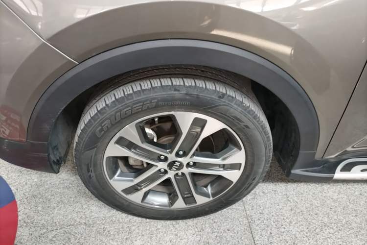 Used Kia Sportage R 2019 2.0L Automatic Smart Luxury Edition Left Front Wheel Hub
