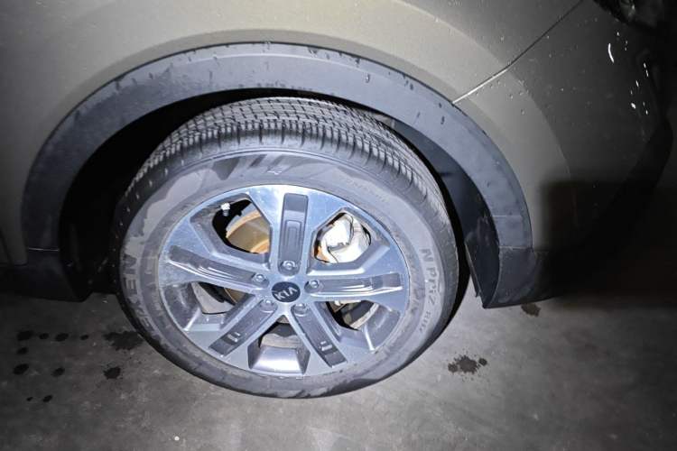 Used Kia Sportage R 2019 2.0L Automatic Smart Luxury Edition Right Front Wheel Hub