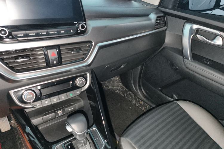 Used Kia Sportage R 2019 2.0L Automatic Smart Luxury Edition Audio And AC Panel