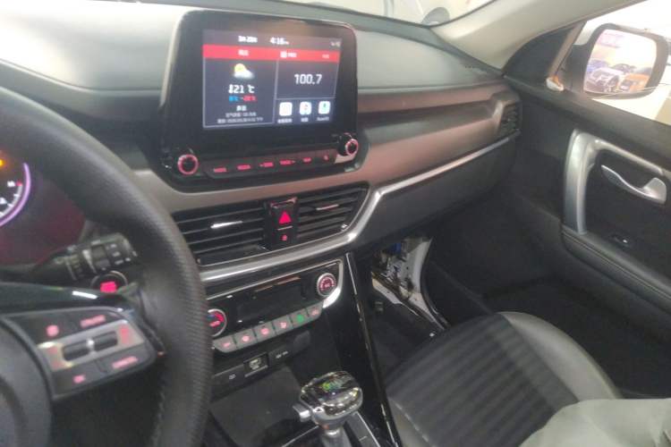 Used Kia Sportage R 2019 2.0L Automatic Smart Luxury Edition Audio And AC Panel