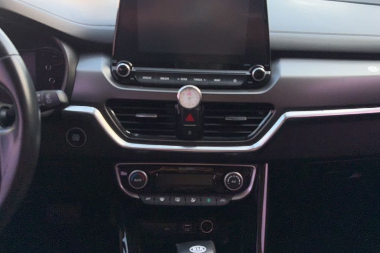 Used Kia Sportage R 2019 2.0L Automatic Smart Luxury Edition Audio And AC Panel