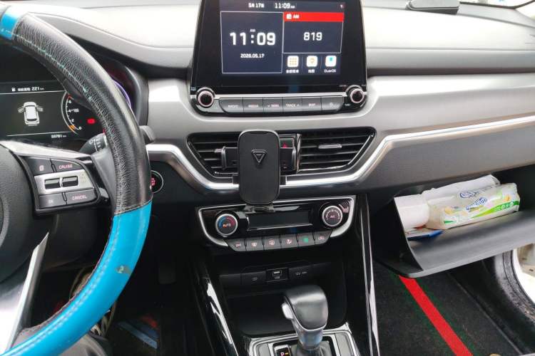 Used Kia Sportage R 2019 2.0L Automatic Smart Luxury Edition Audio And AC Panel