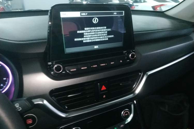 Used Kia Sportage R 2019 2.0L Automatic Smart Luxury Edition Audio And AC Panel