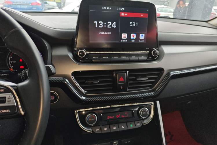 Used Kia Sportage R 2019 2.0L Automatic Smart Luxury Edition Audio And AC Panel