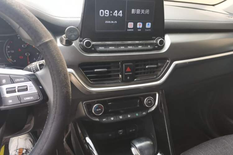 Used Kia Sportage R 2019 2.0L Automatic Smart Luxury Edition Audio And AC Panel