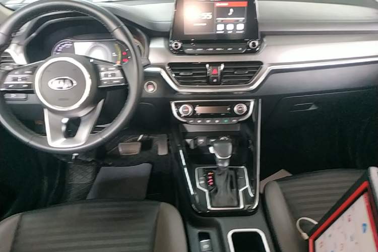 Used Kia Sportage R 2019 2.0L Automatic Smart Luxury Edition Audio And AC Panel