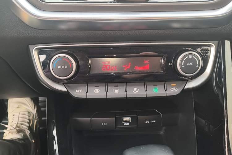 Used Kia Sportage R 2019 2.0L Automatic Smart Luxury Edition Audio And AC Panel