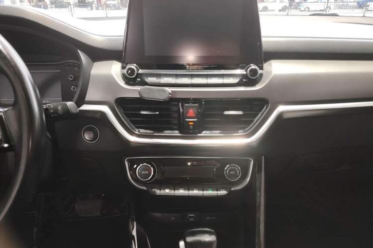 Used Kia Sportage R 2019 2.0L Automatic Smart Luxury Edition Audio And AC Panel
