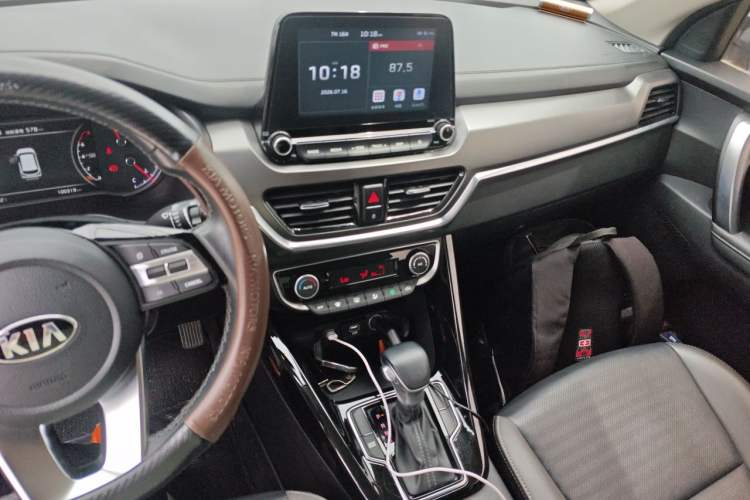 Used Kia Sportage R 2019 2.0L Automatic Smart Luxury Edition Audio And AC Panel