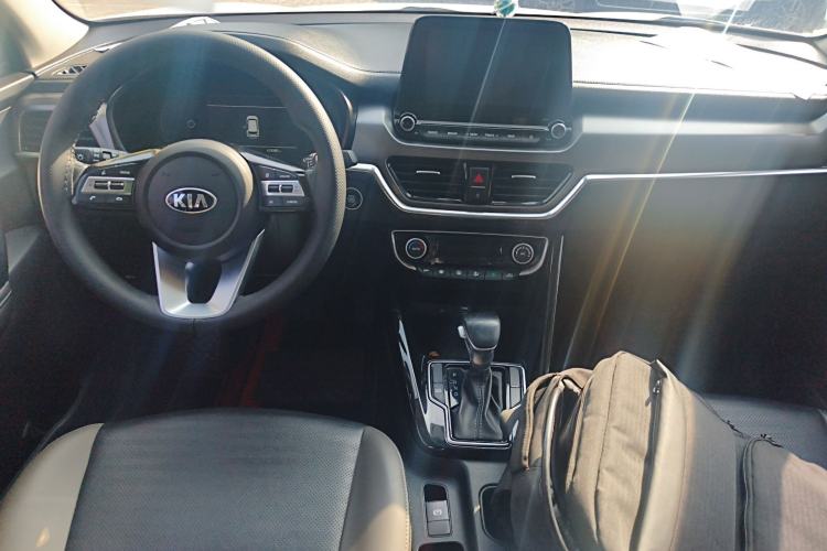 Used Kia Sportage R 2019 2.0L Automatic Smart Luxury Edition Center Console