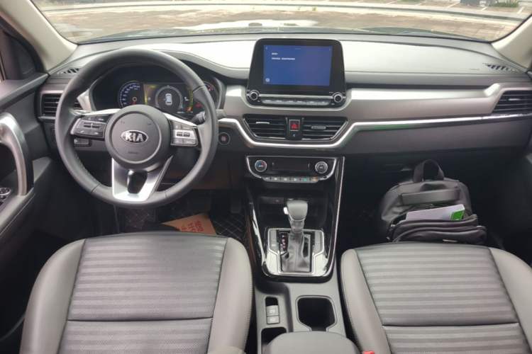 Used Kia Sportage R 2019 2.0L Automatic Smart Luxury Edition Center Console