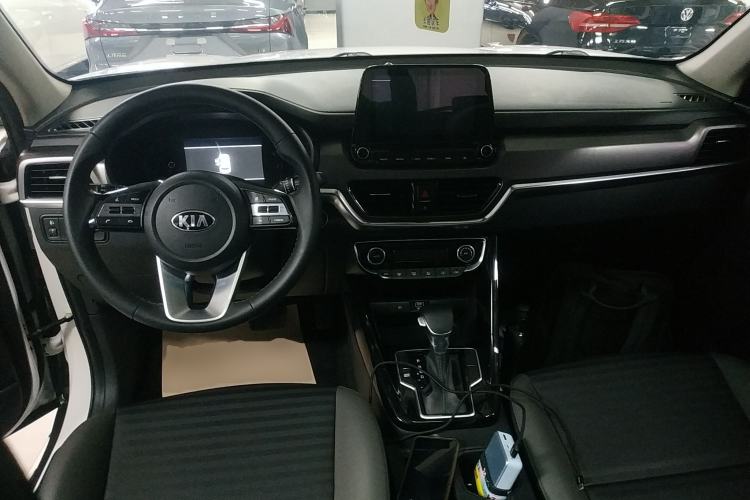 Used Kia Sportage R 2019 2.0L Automatic Smart Luxury Edition Center Console