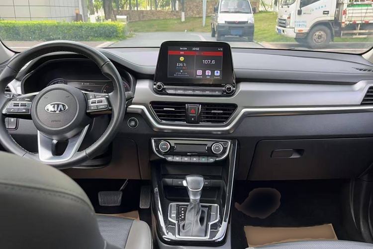 Used Kia Sportage R 2019 2.0L Automatic Smart Luxury Edition Center Console
